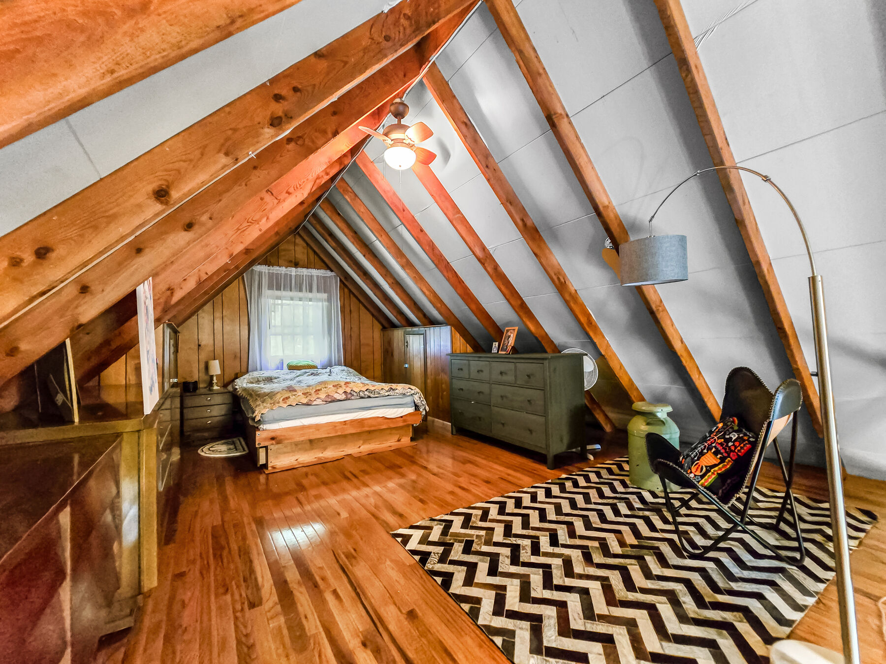 Upstairs loft bedroom